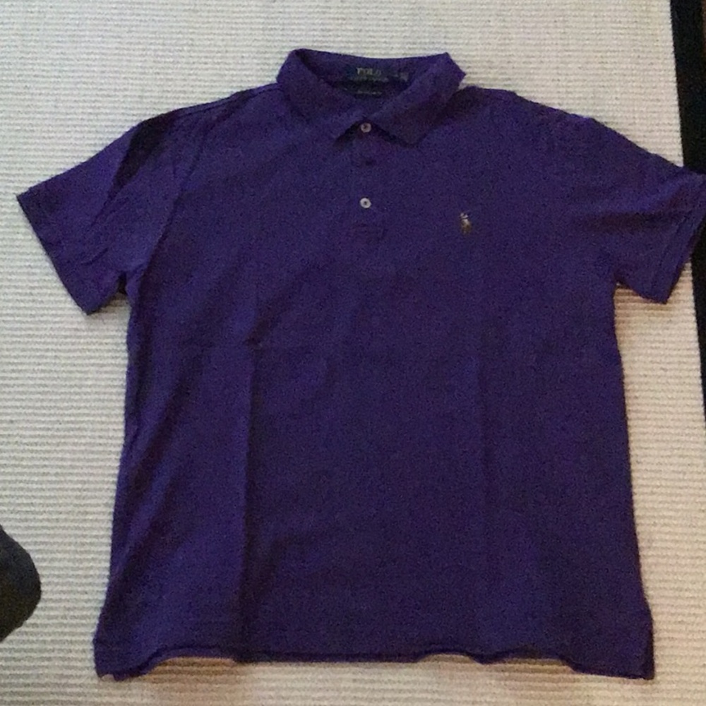 Slim fit purple polo. The smooth texture not pique